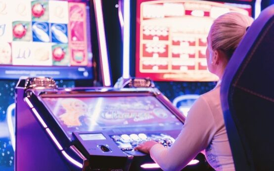 how do slot tournaments work